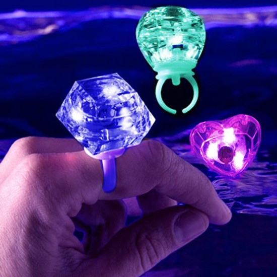 Kristal Tasarımlı Led Işıklı Mor Yüzük Kristal Tasarımlı Led Işıklı Mor Yüzük
