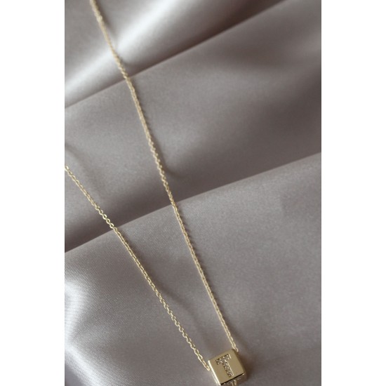 Gold Renkli Küp Model Zirkon Taşlı T Harfli Kolye Gold Renkli Küp Model Zirkon Taşlı T Harfli Kolye