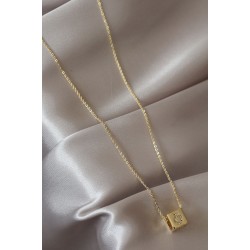 Küp Model Gold Renk Zirkon Taşlı Ö Harfli Kolye