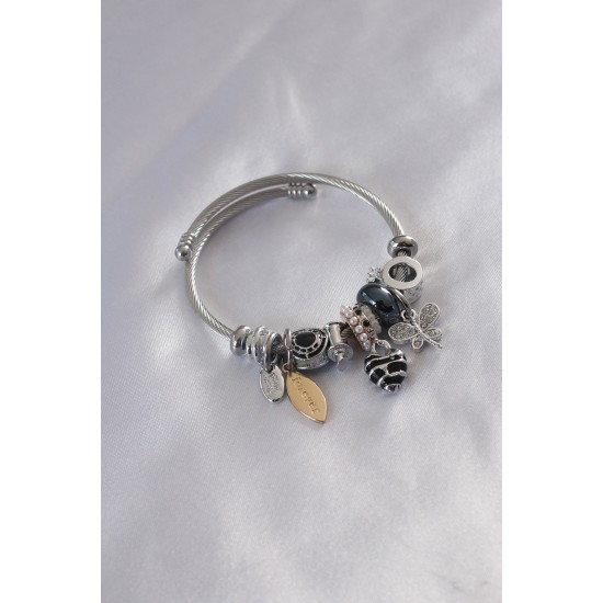 Çelik Charm Model Siyah Kalp Figür Kelebek Detay Zirkon Taşlı Kadın Bileklik Çelik Charm Model Siyah Kalp Figür Kelebek Detay Zirkon Taşlı Kadın Bileklik
