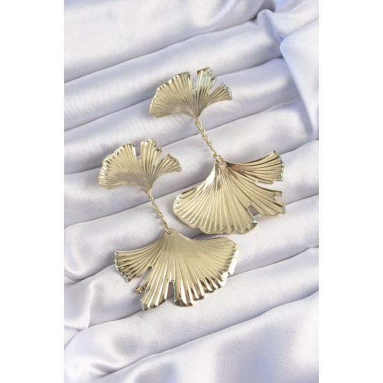 Pirinç Gold Renk Tırtıklı Yaprak Model Sallantılı Küpe Pirinç Gold Renk Tırtıklı Yaprak Model Sallantılı Küpe