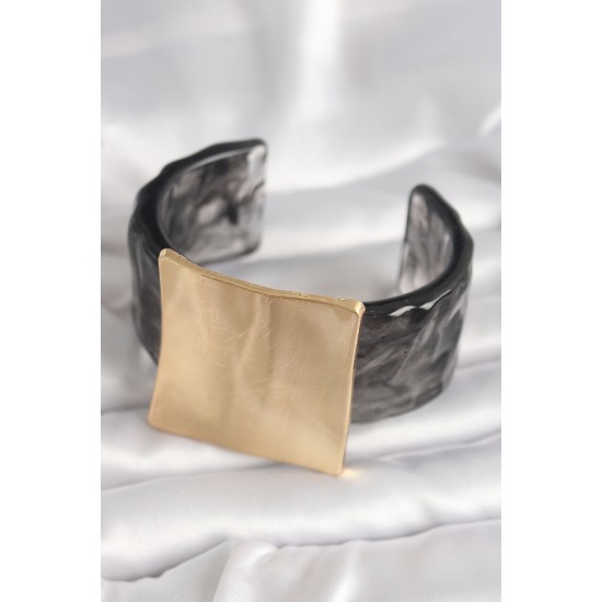 Siyah Mermer Desen Akrilik Plastik Gold Kare Plaka Model Vintage Kadın Bilezik Siyah Mermer Desen Akrilik Plastik Gold Kare Plaka Model Vintage Kadın Bilezik