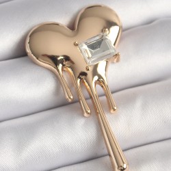 Pirinç Gold Renk Eriyen Kalp Model Kare Zirkon Taş Detay Kadın Broş