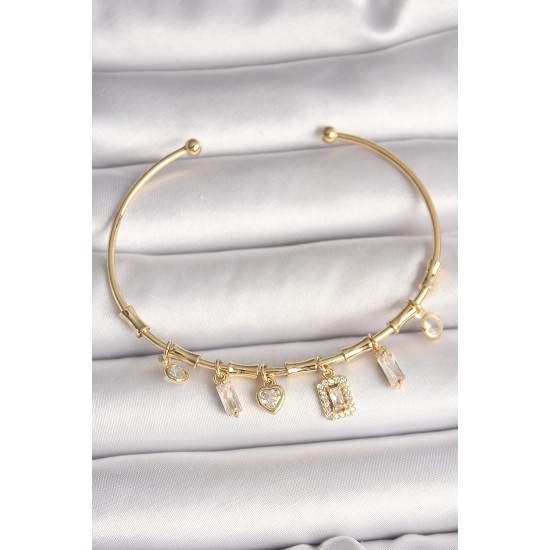 Pirinç Gold Renk Sallantı Zirkon Taşlı Kare Figür Kalp Detay Charm Kadın Bileklik Pirinç Gold Renk Sallantı Zirkon Taşlı Kare Figür Kalp Detay Charm Kadın Bileklik
