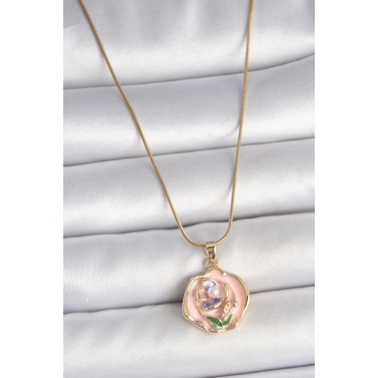 316L Çelik Gold Renk Zincir Pembe Renkli Çiçek İşlemeli İnci Detay Portre Model Kadın Kolye 316L Çelik Gold Renk Zincir Pembe Renkli Çiçek İşlemeli İnci Detay Portre Model Kadın Kolye