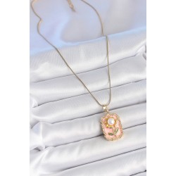 316L Çelik Gold Renk Zincir Pembe Mineli İncli Papatya Model Portre Model Kadın Kolye