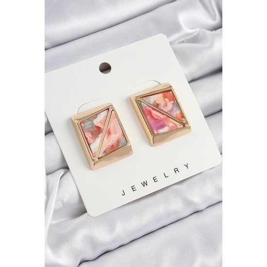 Pirinç Pembe Üçgen Kesim Detaylı Kare Model Vintage Gold Renk Kadın Küpe Pirinç Pembe Üçgen Kesim Detaylı Kare Model Vintage Gold Renk Kadın Küpe