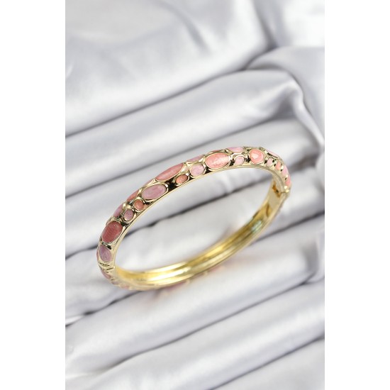 Mineli Pirinç Pembe Petek Motifli Gold Renk Kadın Kelepçe Mineli Pirinç Pembe Petek Motifli Gold Renk Kadın Kelepçe