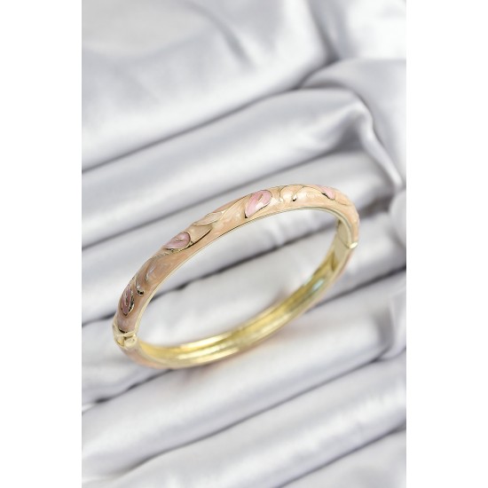 Mineli Pirinç Pembe Ve Yavru Ağzı Çiçek Motifli Gold Renk Kadın Kelepçe Mineli Pirinç Pembe Ve Yavru Ağzı Çiçek Motifli Gold Renk Kadın Kelepçe