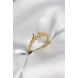 Tek Taş Gold Renk Zirkon Taşlı Model Kadın Yüzük
