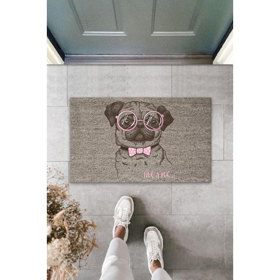 Dijital Baskı Gri Hug A Pug Yazılı Pembe Fiyonklu Gözlüklü Köpek Dekoratif Kapı Paspası K-2019 Dijital Baskı Gri Hug A Pug Yazılı Pembe Fiyonklu Gözlüklü Köpek Dekoratif Kapı Paspası K-2019