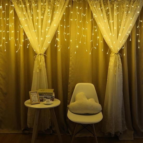 8 Fonksiyonlu 16 Saçaklı Perde Led 3 x 1 (Günışığı) 8 Fonksiyonlu 16 Saçaklı Perde Led 3 x 1 (Günışığı)