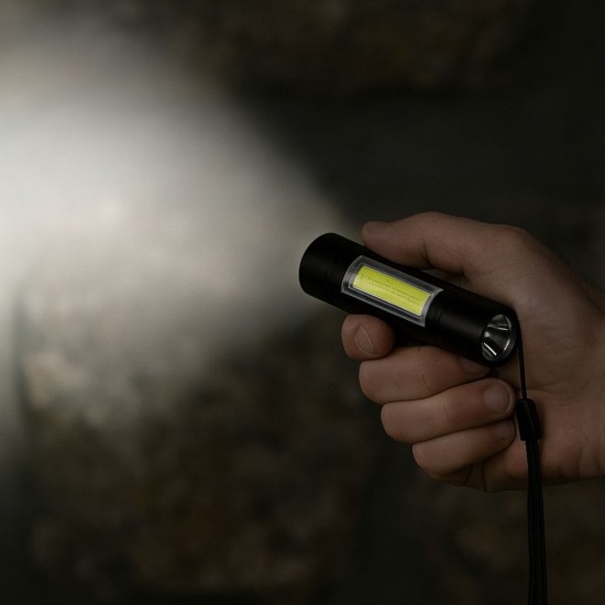 Solar Kutulu Mini El Feneri – Taşınabilir LED Kamp ve Acil Durum El Lambası