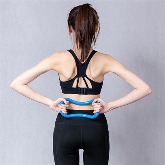 Jimnastik Esneme Hareketleri için Yoga ve Pilates Çemberi Jimnastik Esneme Hareketleri için Yoga ve Pilates Çemberi