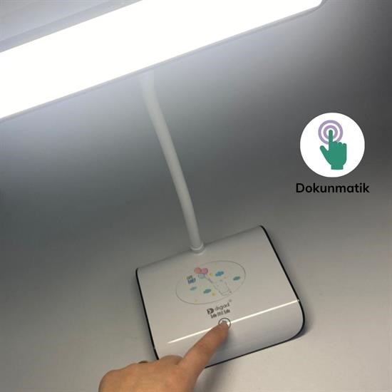 Şarjlı Oynar Esnek Başlıklı Dokunmatik 3 Farklı Modda Yanan Kaymaz Taban LED Masa Lambası Şarjlı Oynar Esnek Başlıklı Dokunmatik 3 Farklı Modda Yanan Kaymaz Taban LED Masa Lambası